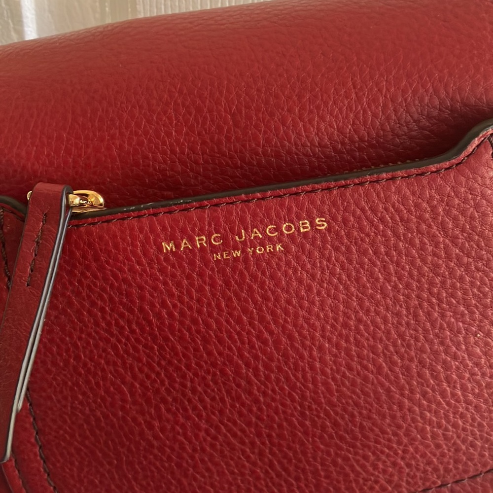 Mark Jacobs burgundy Crossbody purse - Picture 3 of 3